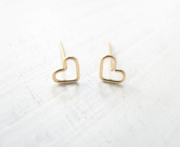 10pairs s026 gold silver tiny line hollow out heart studs earrings simple wire wrapped open love heart stud earrings jewelry2761894, Golden;silver
10pairs s026 gold silver tiny line hollow out heart studs earrings simple wire wrapped open love heart stud earrings jewelry2761894, Golden;silver