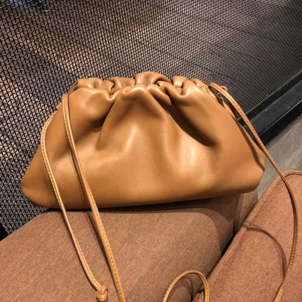 no box 2019 new am axigo same cloud bag soft leather cowhide women's bag one shoulder messenger bag dumpling hand bag
no box 2019 new am axigo same cloud bag soft leather cowhide women's bag one shoulder messenger bag dumpling hand bag