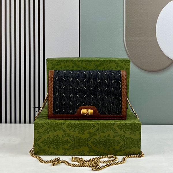 mini chains cross body bags women handbag purses axillary bags shoulder crossbody purse old flower letter pattern genuine leather chain stra
mini chains cross body bags women handbag purses axillary bags shoulder crossbody purse old flower letter pattern genuine leather chain stra