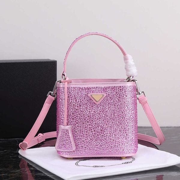 fashion crystal bucket bag women tote handbag luxury classic triangle letter one shoulder oblique span bags r shopping bag purse
fashion crystal bucket bag women tote handbag luxury classic triangle letter one shoulder oblique span bags r shopping bag purse