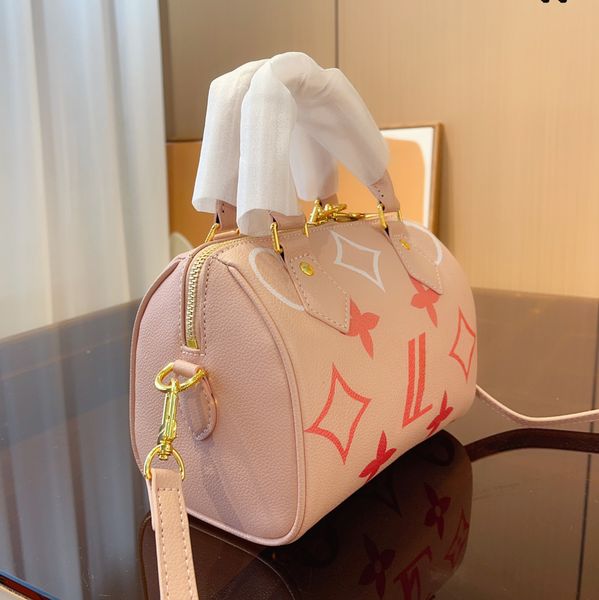 women luxurys designers totes bags onthego handbag quilted flowers shouder crossbody ladies handbags embossed flowers with original dust bag
women luxurys designers totes bags onthego handbag quilted flowers shouder crossbody ladies handbags embossed flowers with original dust bag