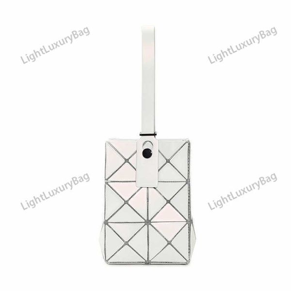 designer frosted lingge mini handheld bag minimalism portable small square bag fashion versatile mobile bag women's bag
designer frosted lingge mini handheld bag minimalism portable small square bag fashion versatile mobile bag women's bag