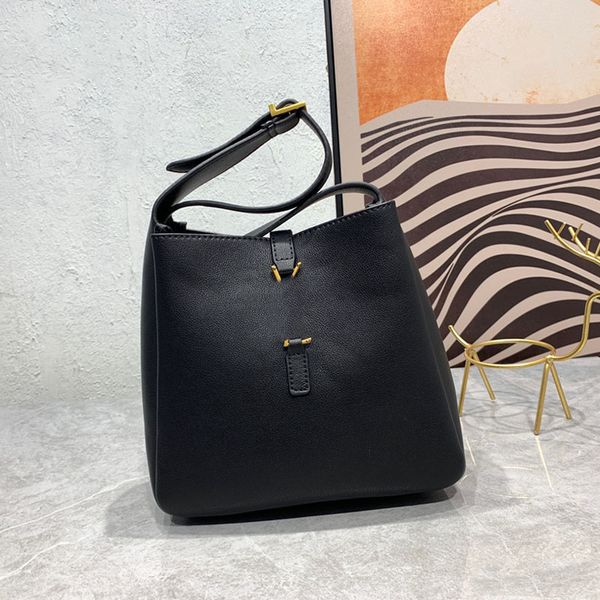 genuine leather bucket bag underarm shoulder shopping handbags bags cross body women messenger handbag purse pouch hobo large capacity fashi
genuine leather bucket bag underarm shoulder shopping handbags bags cross body women messenger handbag purse pouch hobo large capacity fashi