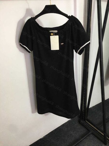 23ss womens designer clothing summer dresses women dress chest logo embroidery custom gold buckle one-line neck short-sleeved dress womens c, Black;gray
23ss womens designer clothing summer dresses women dress chest logo embroidery custom gold buckle one-line neck short-sleeved dress womens c, Black;gray