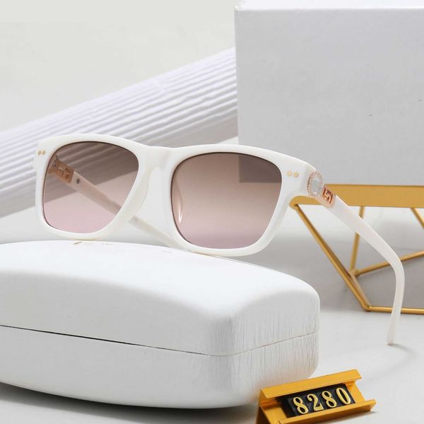 overseas new fan jia wang hong men's and women's sunglasses tourism box glasses 8280, White;black
overseas new fan jia wang hong men's and women's sunglasses tourism box glasses 8280, White;black