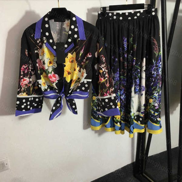 23ss womens designer clothing skirt set flower print waist closed lapel long sleeve rabbit wave dot print high waist half skirt sets womens, White
23ss womens designer clothing skirt set flower print waist closed lapel long sleeve rabbit wave dot print high waist half skirt sets womens, White