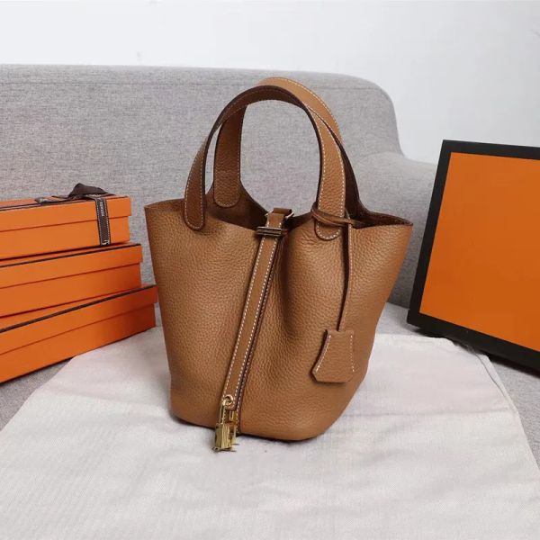 a designer tote bag her mas handbag designer handbag luxurys totes bag women shoulder bags vegetable basket bags lady wallets genuine leathe
a designer tote bag her mas handbag designer handbag luxurys totes bag women shoulder bags vegetable basket bags lady wallets genuine leathe