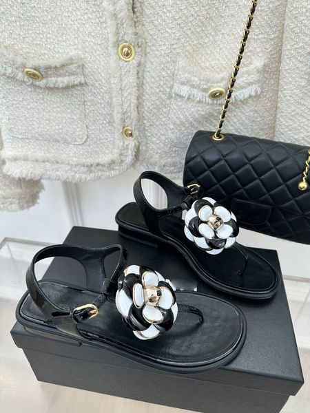 designer style classic all-in-one leather fashion beach flip-flops with clip feet, Black
designer style classic all-in-one leather fashion beach flip-flops with clip feet, Black