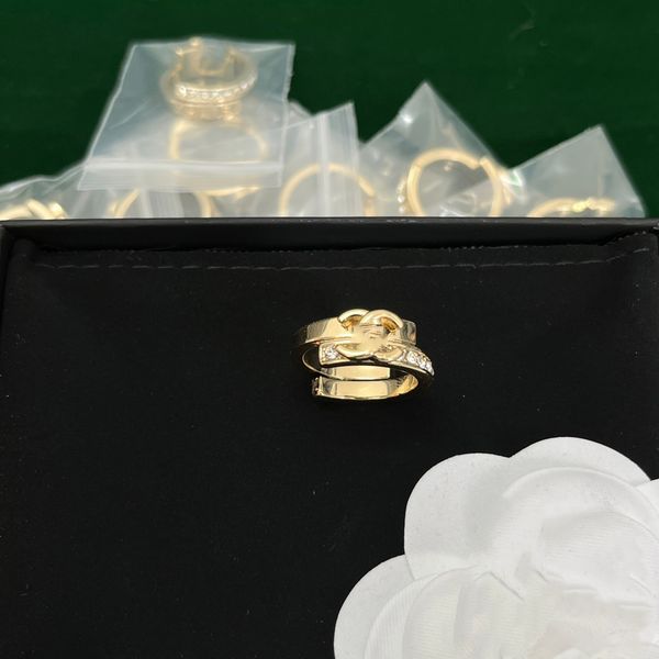 designer for lady women ccity open ring with side stones high-quality banquet accessories women c logo wedding rings 87, Silver
designer for lady women ccity open ring with side stones high-quality banquet accessories women c logo wedding rings 87, Silver