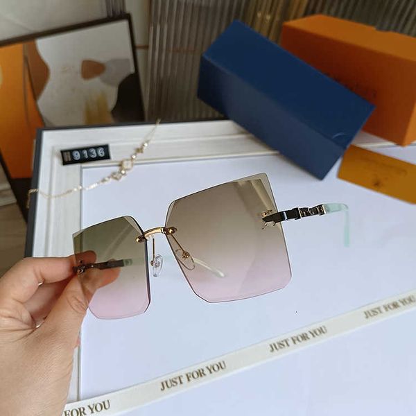 Designer LOU VUT luxury cool sunglasses fashion trend rimless ocean piece women's batch with original box
Designer LOU VUT luxury cool sunglasses fashion trend rimless ocean piece women's batch with original box