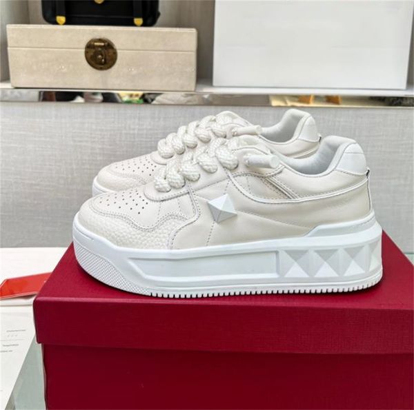 luxurys designers men canvas shoes retro low printed qualitty mesh slip-on casual leather shoe ladies fashion mixed breathable sneakers, Black
luxurys designers men canvas shoes retro low printed qualitty mesh slip-on casual leather shoe ladies fashion mixed breathable sneakers, Black