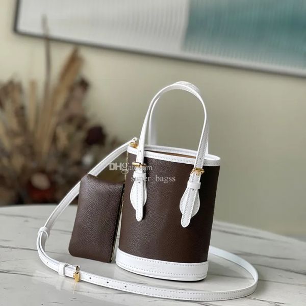 2023 designer bucket bag genuine leather handbag 17cm luxury shoulder bag delicate knockoff crossbody bag with box
2023 designer bucket bag genuine leather handbag 17cm luxury shoulder bag delicate knockoff crossbody bag with box