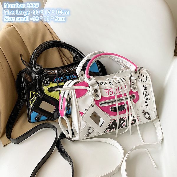 factory wholesale ladies shoulder bags 2 sizes personalized graffiti motorcycle bag trend printing mobile phone coin purse fashion belt buck
factory wholesale ladies shoulder bags 2 sizes personalized graffiti motorcycle bag trend printing mobile phone coin purse fashion belt buck