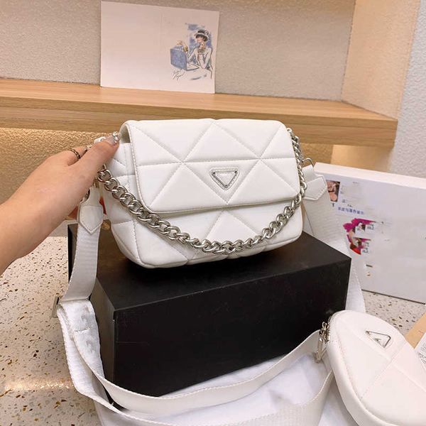 shopping bags designer bag super fengxiang lock chain single shoulder oblique span net red small square
shopping bags designer bag super fengxiang lock chain single shoulder oblique span net red small square