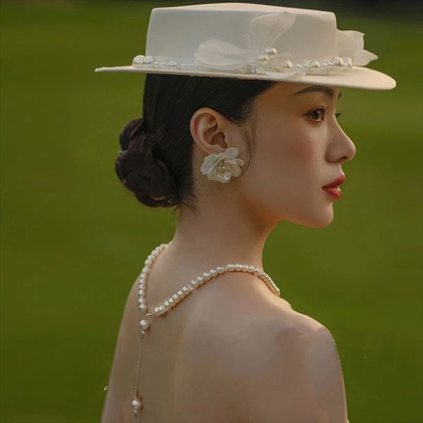 mz-0002-a british-french dome bridal style hat elegant white beaded bow knot retro big hat studio shooting p hat decoration
mz-0002-a british-french dome bridal style hat elegant white beaded bow knot retro big hat studio shooting p hat decoration