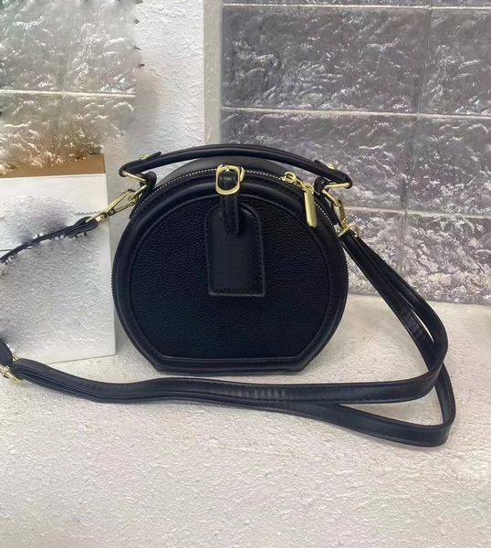chanei circular small wallet shoulder bag crossbody bags womens purses and handbags19*17*7cm
chanei circular small wallet shoulder bag crossbody bags womens purses and handbags19*17*7cm