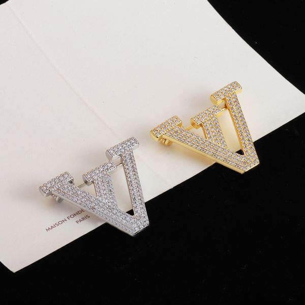 designer brooch luxury brand designer brooch letter v 18k gold plated women & men clothing decoration charm inlay rhinestone pin party jewel, Gray
designer brooch luxury brand designer brooch letter v 18k gold plated women & men clothing decoration charm inlay rhinestone pin party jewel, Gray