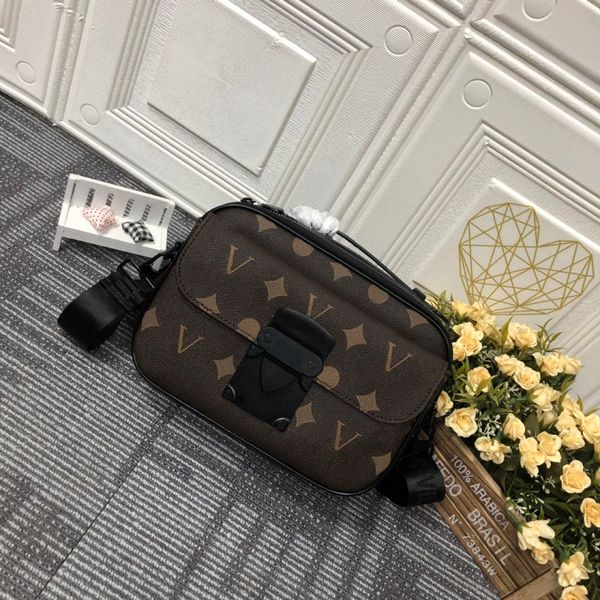 men fashion briefcase canvas leather designer luxury one shoulder messenger inner compartment zipper mouth cross body classic fashion size 2
men fashion briefcase canvas leather designer luxury one shoulder messenger inner compartment zipper mouth cross body classic fashion size 2