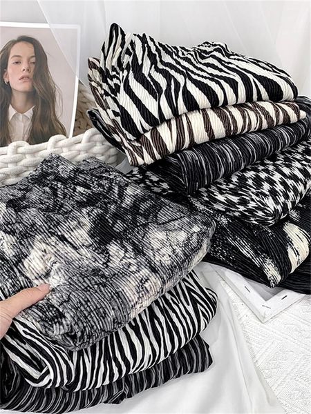 capris yitimoky y2k tie dye pants women sweatpants joggers streetwear clothes trousers korean fashion black pants winter fall corduroy, Black;white
capris yitimoky y2k tie dye pants women sweatpants joggers streetwear clothes trousers korean fashion black pants winter fall corduroy, Black;white