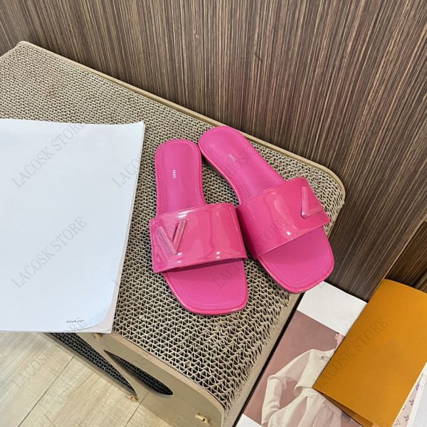 fashion shoe woman slipper diamond letter summer flat shoes diamond letter fashion casual emboss sandal with box 35-42, Black
fashion shoe woman slipper diamond letter summer flat shoes diamond letter fashion casual emboss sandal with box 35-42, Black
