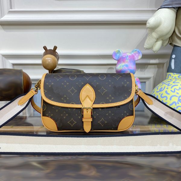 luxury designer bags m45985 ladies cross body shoulder bag diane bag ultimate quality handbags canvas strap messenger purse women genuine le
luxury designer bags m45985 ladies cross body shoulder bag diane bag ultimate quality handbags canvas strap messenger purse women genuine le