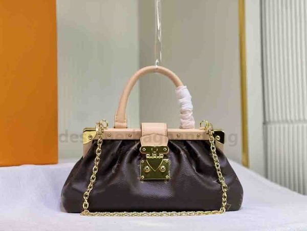 women clip bag monograms clutch handbag beach s-lock chain tote underarm bags designer shoulder crossbody wallet axillary package purses dhg
women clip bag monograms clutch handbag beach s-lock chain tote underarm bags designer shoulder crossbody wallet axillary package purses dhg