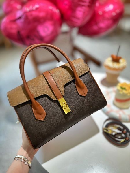 luxury goods medieval garden bag, crossbody bag, popular on the internet, with crisp and lively lines and rich classic designs. size: 27
luxury goods medieval garden bag, crossbody bag, popular on the internet, with crisp and lively lines and rich classic designs. size: 27