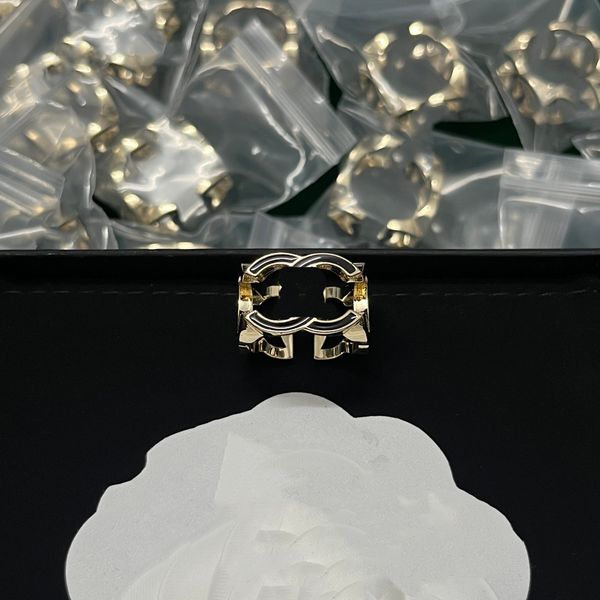 designer for lady women ccity open ring with side stones high-quality banquet accessories women c logo wedding rings 8745, Silver
designer for lady women ccity open ring with side stones high-quality banquet accessories women c logo wedding rings 8745, Silver