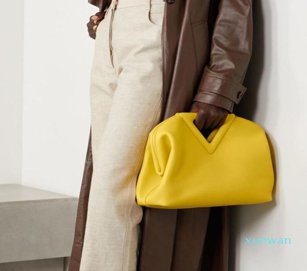 2021 inverted triangle evening bag head leather ins same clip candy cloud bags portable one shoulder slanting handbags7295656
2021 inverted triangle evening bag head leather ins same clip candy cloud bags portable one shoulder slanting handbags7295656