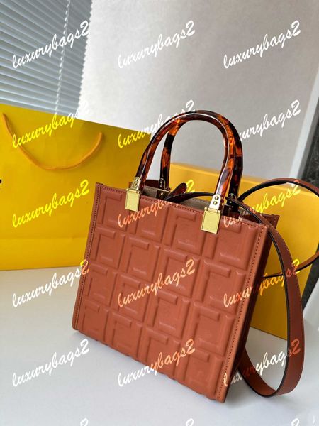 small luxury tote bag totes fashion bags ladies handbags genuine leather emboss logo 23cm 3 colors designer purses luxurys handbag
small luxury tote bag totes fashion bags ladies handbags genuine leather emboss logo 23cm 3 colors designer purses luxurys handbag