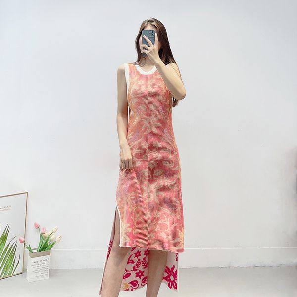 casual dresses -aje floral reversible dress sleeveless side slit fit midi dress for women, Black;gray
casual dresses -aje floral reversible dress sleeveless side slit fit midi dress for women, Black;gray