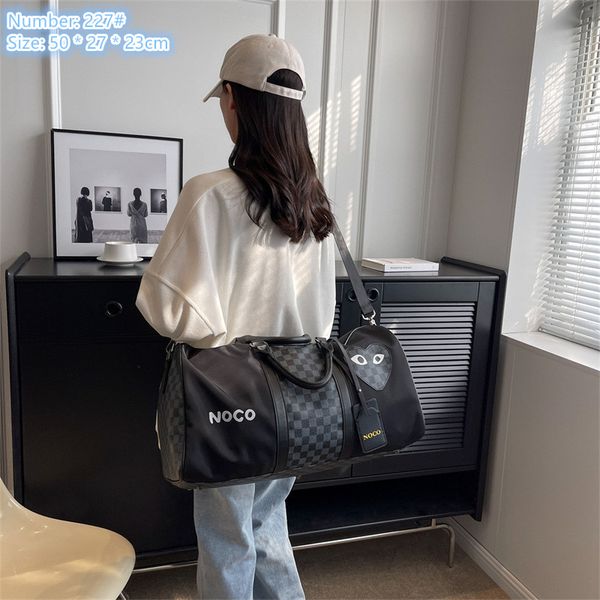 wholesale ladies shoulder bags 2 colors street personality stitching fashion handbag across the lightweight wear-resistant outdoor sports leisure fitness bag, Green-227#
wholesale ladies shoulder bags 2 colors street personality stitching fashion handbag across the lightweight wear-resistant outdoor sports leisure fitness bag, Green-227#