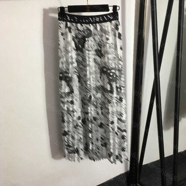 23ss designer skirts pleated skirts wrap skirt stylish monogram print high-waisted pleated half skirt long skirt women clothes a1, Black
23ss designer skirts pleated skirts wrap skirt stylish monogram print high-waisted pleated half skirt long skirt women clothes a1, Black