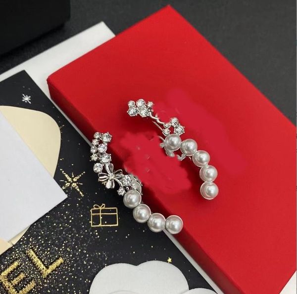 classic luxury designer sweater suit collar pin brooches for womens inlay crystal rhinestone 18k gold plated pendant brooche jewelry gift, Gray
classic luxury designer sweater suit collar pin brooches for womens inlay crystal rhinestone 18k gold plated pendant brooche jewelry gift, Gray