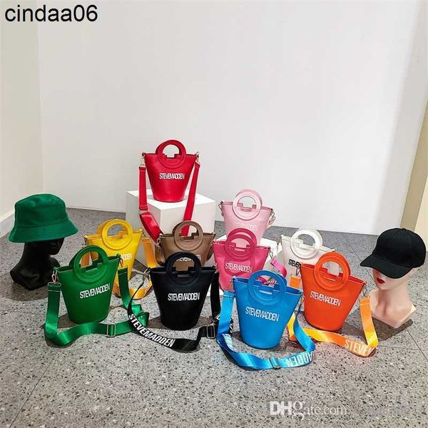 the bucket bag 2023 new designer women's bag fashion texture one shoulder crossbody bags, Red;blue
the bucket bag 2023 new designer women's bag fashion texture one shoulder crossbody bags, Red;blue