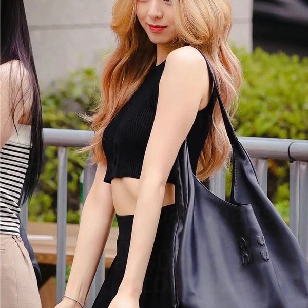 23 selliing genuine leather tote summer large capacity girls shoulder bag explosive style mumu tote designer bag sac
23 selliing genuine leather tote summer large capacity girls shoulder bag explosive style mumu tote designer bag sac