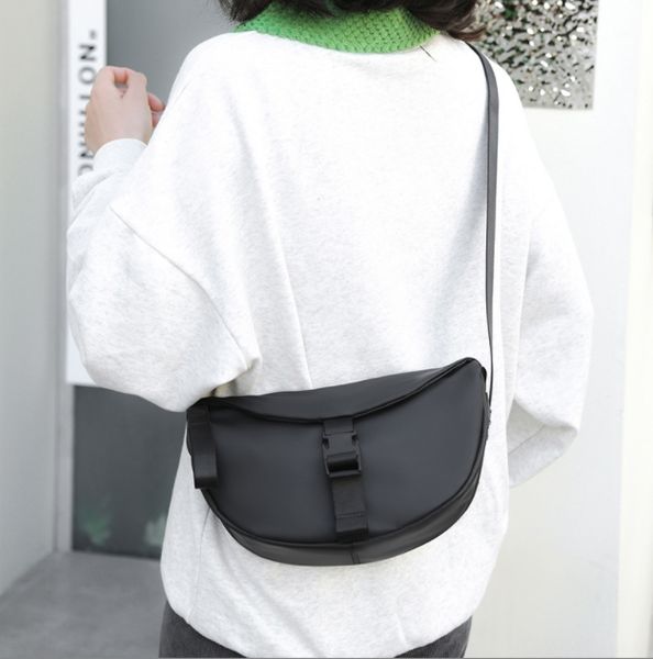 2020 crossbody bag fashion trend clamshell bag leisure all-match single shoulder bag frosted small bag men's and women's same styl
2020 crossbody bag fashion trend clamshell bag leisure all-match single shoulder bag frosted small bag men's and women's same styl