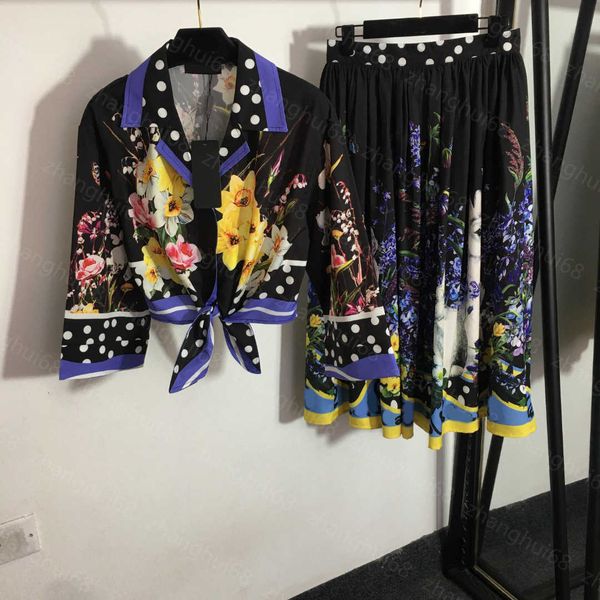 23ss womens designer clothing skirt set flower print waist closed lapel long sleeve rabbit wave dot print high waist half skirt sets womens, White
23ss womens designer clothing skirt set flower print waist closed lapel long sleeve rabbit wave dot print high waist half skirt sets womens, White