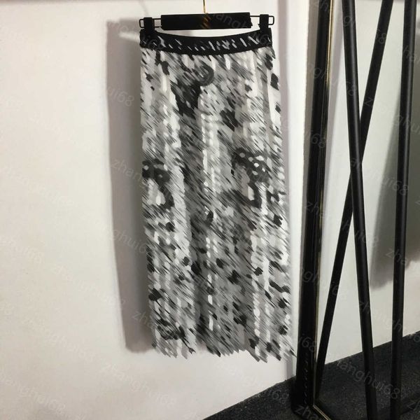 23ss designer skirts pleated skirts wrap skirt stylish monogram print high-waisted pleated half skirt long skirt women clothes, Black
23ss designer skirts pleated skirts wrap skirt stylish monogram print high-waisted pleated half skirt long skirt women clothes, Black