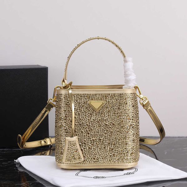 luxury designer cross-body shoulder bag tote fashion classic triangle crystal bucket bags women shopping bag long shoulder strap removable a
luxury designer cross-body shoulder bag tote fashion classic triangle crystal bucket bags women shopping bag long shoulder strap removable a