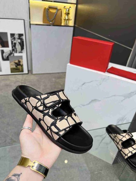 slippers fashion valentinoity flat slippers women designer summer slides leisure platform sandals h1051, Black
slippers fashion valentinoity flat slippers women designer summer slides leisure platform sandals h1051, Black