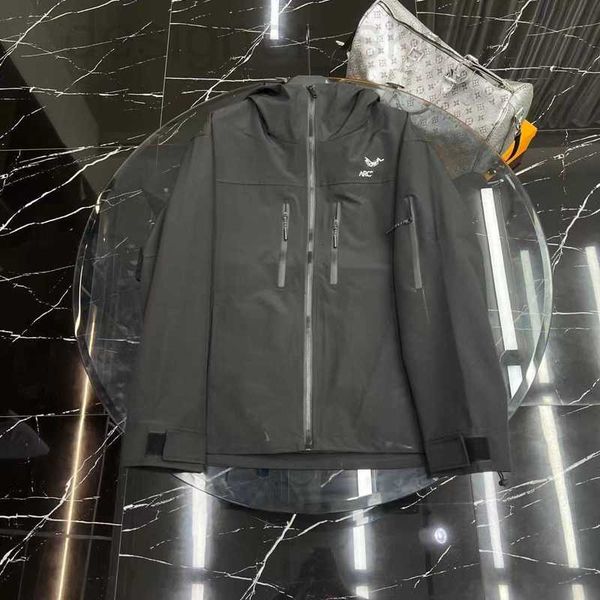 men's jackets designer jacket outdoor sports emroidered hoodie windproof waterproof rthae coat j9iv, Black;brown
men's jackets designer jacket outdoor sports emroidered hoodie windproof waterproof rthae coat j9iv, Black;brown