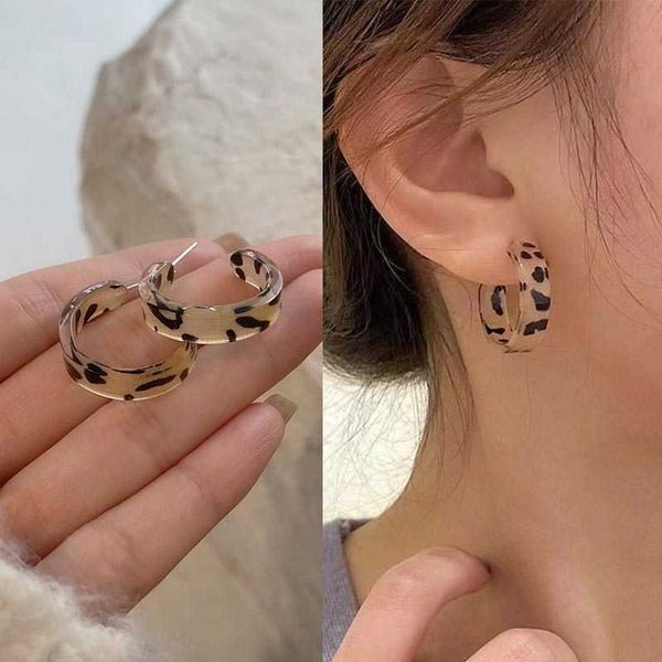 stud acrylic hoop earrings women 2022 new fashion stud earrings retro trend stud earrings women trend twist elegant ring earrings z0517, Golden;silver
stud acrylic hoop earrings women 2022 new fashion stud earrings retro trend stud earrings women trend twist elegant ring earrings z0517, Golden;silver