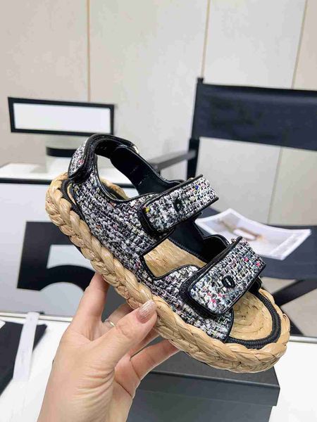 gglygglysandals fashion ccity platform sandals women designer summer channel slides leisure slippers xt033, White
gglygglysandals fashion ccity platform sandals women designer summer channel slides leisure slippers xt033, White