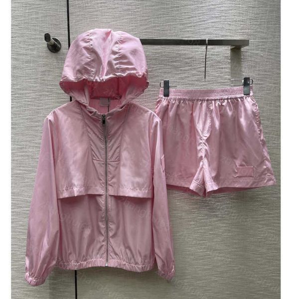 23ss windbreaker set womens designer clothing women tracksuit solid color hooded zipper sun protection coat elastic waist casual shorts set, Gray
23ss windbreaker set womens designer clothing women tracksuit solid color hooded zipper sun protection coat elastic waist casual shorts set, Gray