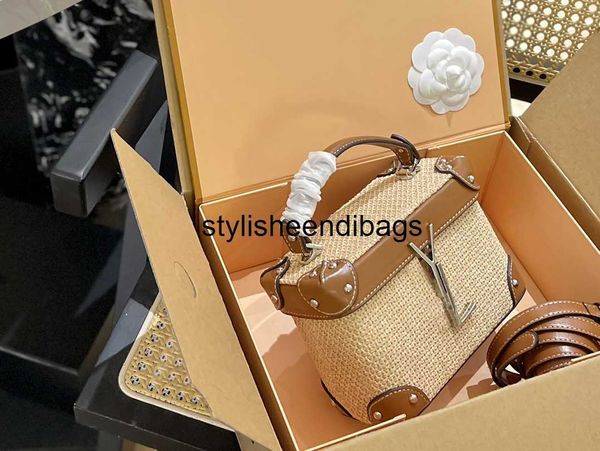designer bag rattan weaving straw box summer beach handbags large capacity leather flap shoulder tote bags women woven vacation travel cross
designer bag rattan weaving straw box summer beach handbags large capacity leather flap shoulder tote bags women woven vacation travel cross