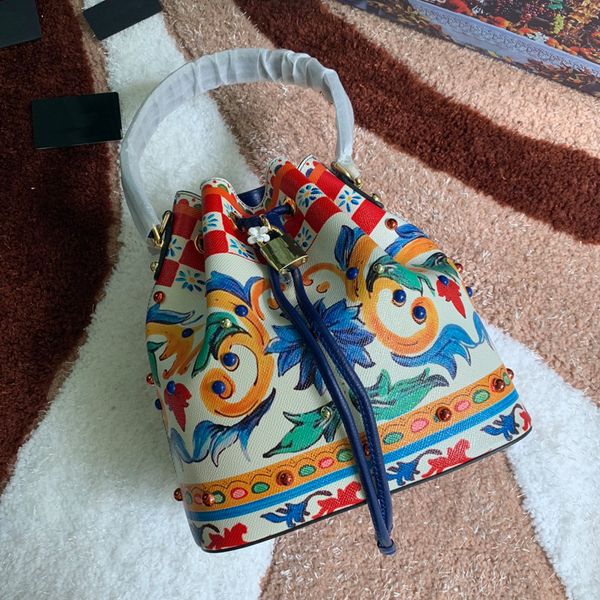 cowhide printing drawstring bag women designer handbags large capacity bucket bags drawstring closure shoulder crossbody bag high-quality lu
cowhide printing drawstring bag women designer handbags large capacity bucket bags drawstring closure shoulder crossbody bag high-quality lu