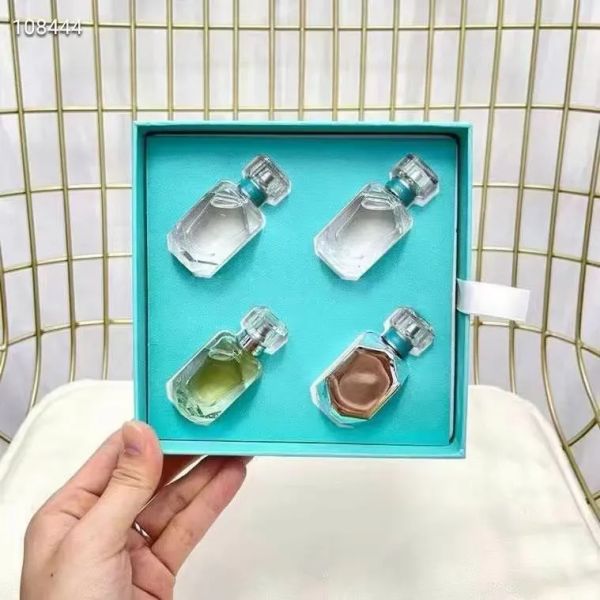 perfume set 5ml 4pcs fragrance rose gold intense perfumes diamond bottle parfum with box gift for woman spray 4 in 1 kit fast shiping
perfume set 5ml 4pcs fragrance rose gold intense perfumes diamond bottle parfum with box gift for woman spray 4 in 1 kit fast shiping