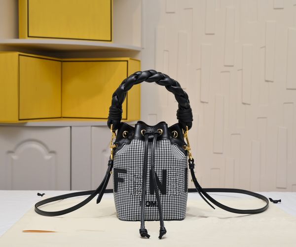 x tote bag designer bag braided handle bucket bag totes canvas embroidery graphic interior pocket signature twist lock shoulder bag crossbod
x tote bag designer bag braided handle bucket bag totes canvas embroidery graphic interior pocket signature twist lock shoulder bag crossbod
