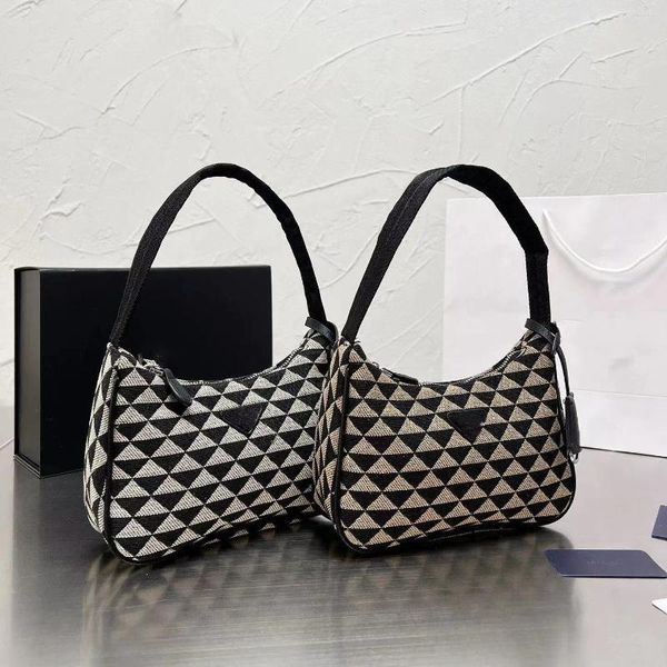 shoulder bags 2023 black nylon messenger bag for women luxury handbag hobo designer with mini pocket brand female crossbody bag001
shoulder bags 2023 black nylon messenger bag for women luxury handbag hobo designer with mini pocket brand female crossbody bag001
